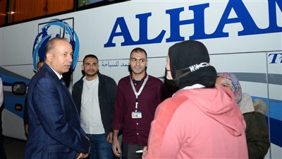 رئيس جامعة المنصورة يودع قافلة 