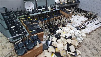 تؤثر على الخدمات.. تنظيم الاتصالات يضبط ويزيل شبكات غير شرعية بـ 3 محافظات