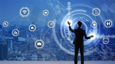 أستاذ اقتصاد: أزمة كورونا ساهمت فى التحويل الرقمى|فيديو 