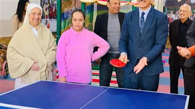 وكيل تعليم الإسكندرية يشارك ذوي الهمم اللعب |صور
