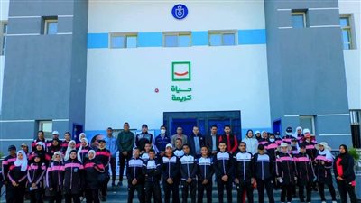 طلاب تربية سوهاج يتفقدون مشروعات حياة كريمة بقرى المنشأة