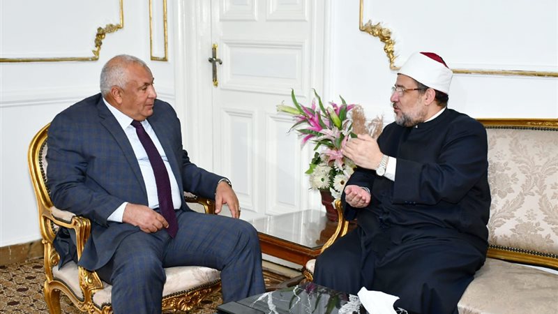 وزير الأوقاف يستقبل
