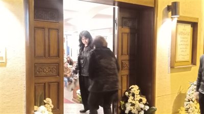 هاني شكري يتلقى العزاء في شقيقه بكنيسة المرعشلي بالزمالك|صور