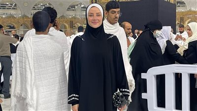  رضوى الشربيني تؤدي مناسك العمرة