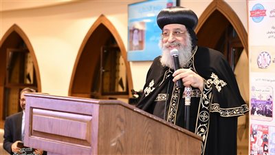 البابا تواضروس يرحب بوفد سياحي من مدرسة قبطية بكندا