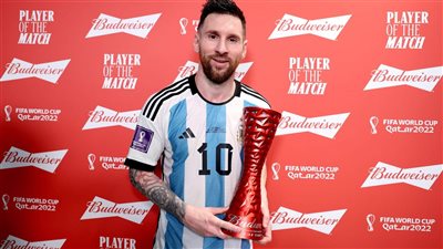 متخطيا رونالدو.. ميسي أكثر من حقق جائزة 