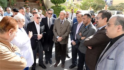 رئيس جامعة المنصورة يتفقد مشروع مبنى زراعة الكبد بمركز جراحة الجهاز الهضمى