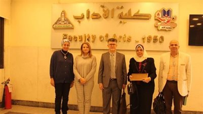 آداب عين شمس تستضيف الناقد المغربي 