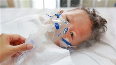 استشاري أطفال: الرضع المبتسرين أكثر عرضة لمضاعفات الفيروس المخلوي 