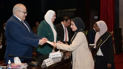 القباج والخشت يشهدان حفل توزيع أجهزة اللاب توب الناطق على الطلاب المكفوفين