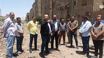 نائب محافظ الجيزة يتفقد مشروعات الصرف الصحي في أم اخنان ومني الأمير