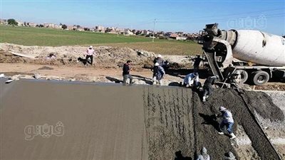 محافظ الشرقية يُتابع أعمال التأهيل والتبطين بترعتي سعود وصان