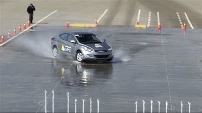 القابضة للمطارات: تدريب قائدي المركبات على القيادة الآمنة لتفادى الحوادث