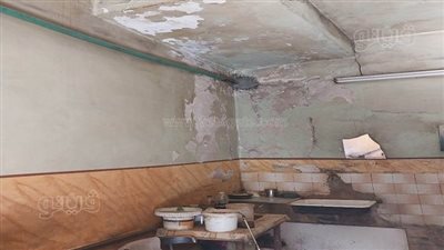 غلق وتشميع منشأتين غذائيتين وإعدام أكثر من طن أغذية فاسدة بالشرقية بالصور 