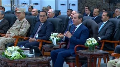 السيسي يشاهد فيلما تسجيليا من إنتاج إدارة الشئون المعنوية بعنوان 