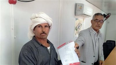 قوى عاملة شمال سيناء تنظم زيارة لمحطة تحلية بالعريش لتسليم وثائق التأمين للعمالة غير المنتظمة