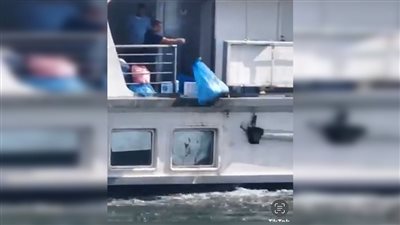 الري تلغي تصريح إحدى عائمات أسوان لإلقاء مخلفات صلبة في النيل