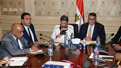  نواب يطالبون البيئة بحل مشاكل الصرف الصناعي ومخلفات المستشفيات