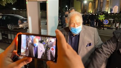 يحيى الفخراني أول حضور عزاء مفيد فوزي فيديو 