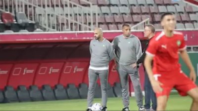 فوزي لقجع يحفز لاعبي المغرب قبل مواجهة إسبانيا بكأس العالم | صور