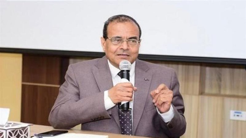 الدكتور مصطفى عبد