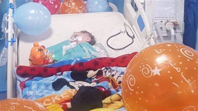 في العناية من يوم ما اتولد، مستشفى شبين الكوم الجامعي يحتفل بعيد ميلاد طفل