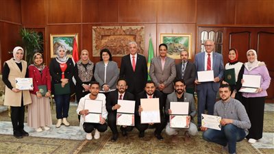 رئيس جامعة المنوفية يكرم الفائزين فى الملتقى الإبداعى بالأردن