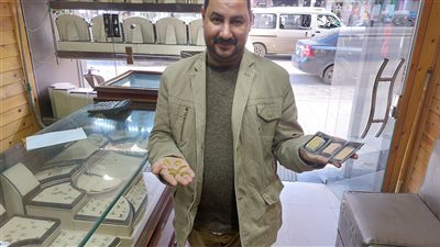 أسعار الذهب اليوم، تجار الإسكندرية يكشفون سبب عدم استقرار المعدن الأصفر بالفيديو 