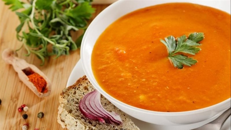 شوربة العدس بالشعرية،