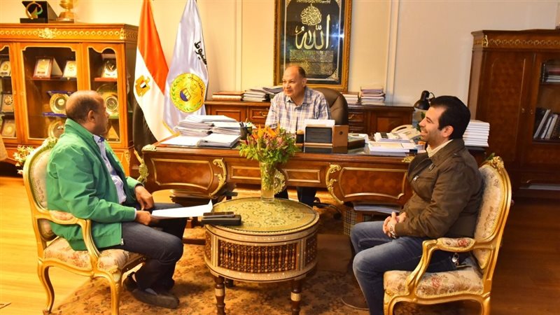 اجتماع محافظ أسيوط،