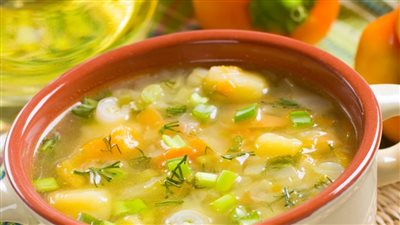 طريقة عمل شوربة الخضار للتدفئة من برد الشتاء 