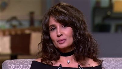 اكتئاب أم أزمات أسرية.. سر ابتعاد المطربة حنان عن الغناء 20 عاما | فيديو