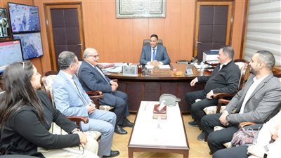 محافظ الدقهلية يبحث تطوير مدينة جمصة مع وفد جامعة الإسكندرية بالصور