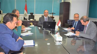نائب وزير الإسكان يتابع مع بعثة البنكين الدولى والآسيوى تنفيذ مشروعات خدمات الصرف المستدامة