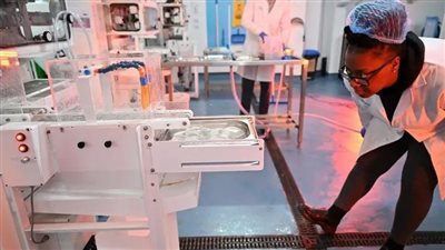 صنعت فقاعات تحمل المياه بدلا من الأكواب.. شركة إنجليزية تفوز بجائزة الأمير ويليام للبيئة