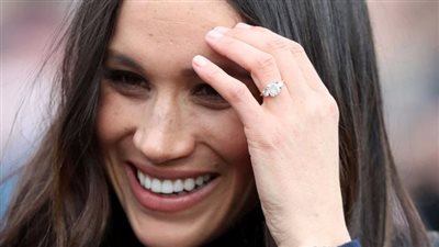 ميجان ماركل ترتدي خاتم الأميرة ديانا خلال تسلم جائزة مناهضة العنصرية 