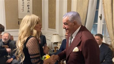 ندى بسيوني تحتفل بتكريم زاهي حواس من سفارة اليابان