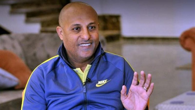 طارق مصطفي يهنئ منتخب