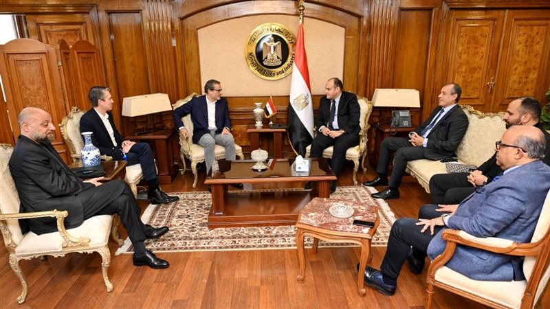 اجتماع وزير التجارة