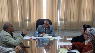 نائب محافظ دمياط يتابع رفع نواتج تطهير الترع والمصارف