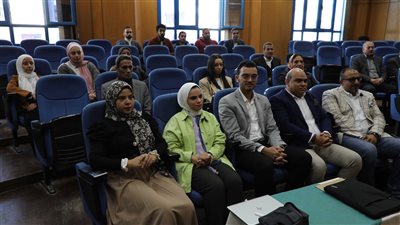 محافظ المنيا يناقش مشروع تطوير وتعزيز الهوية البصرية الجديدة