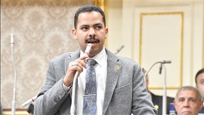 زعيم الأغلبية يتابع حالات مصابي حادث أعضاء مكتبه بالمستشفى 