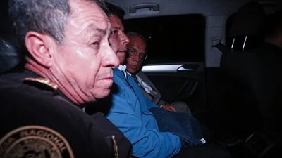 لحظة اعتقال رئيس بيرو بيدرو كاستيو بالفيديو
