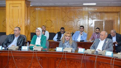 نواب الإسماعيلية يعرضون مشاكل مياه الشرب والصرف على محافظ الإقليم