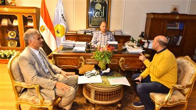 محافظ أسيوط يوجه بتشكيل لجان متابعة لمبادرة 100 مليون شجرة 