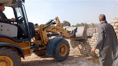 إزالة 11 حالة تعد على أراضي زراعية وأملاك دولة بقرى صدفا والفتح وبداري أسيوط 