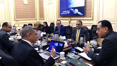 رئيس الوزراء يتابع الموقف التنفيذي لوكالة الفضاء المصرية