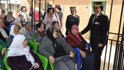  حملة الـ 16 يوم، وفود من الشرطة تزور دور رعاية المسنات