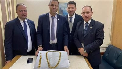 كنز حول جسده.. ضبط راكب بحوزته كمية كبيرة من الذهب بمطار القاهرة صور