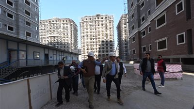 وزير الإسكان يتفقد مشروع صواري بالإسكندرية 